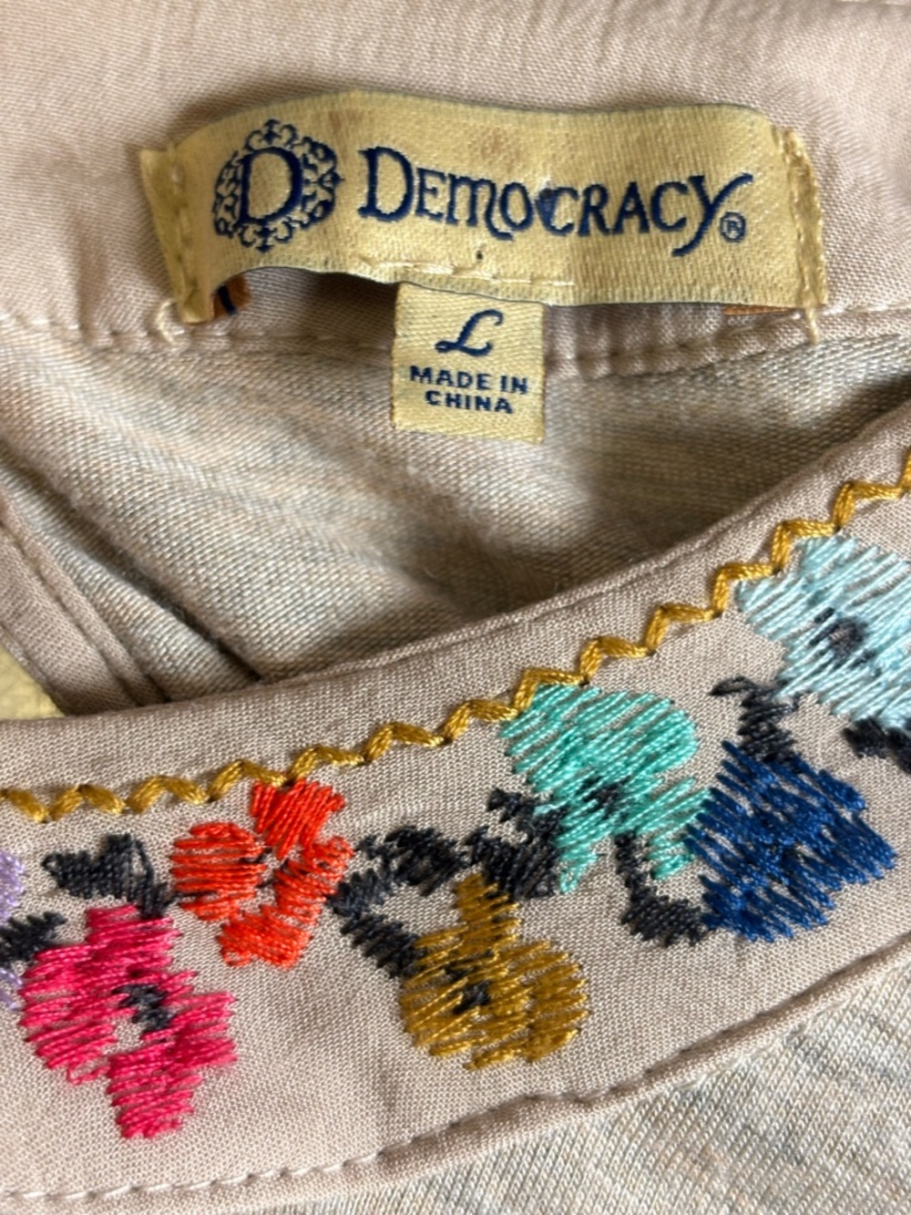 Democracy Beige w/Colorful Floral Embroidered 3/4 Sleeve Blouse Top Women’s L - Picture 7 of 11